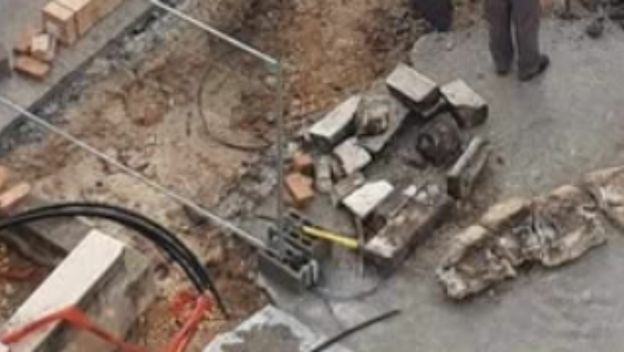 Radovi u Dalmaciji i publika koja promatra