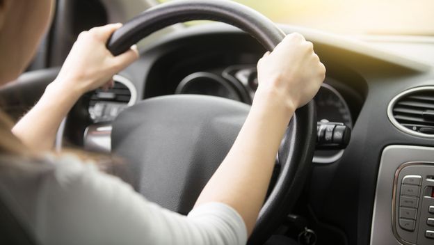 Ilustracija: dijete za volanom