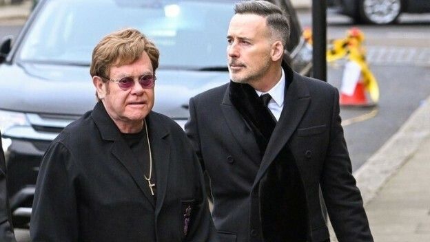 Elton John sa suprugom