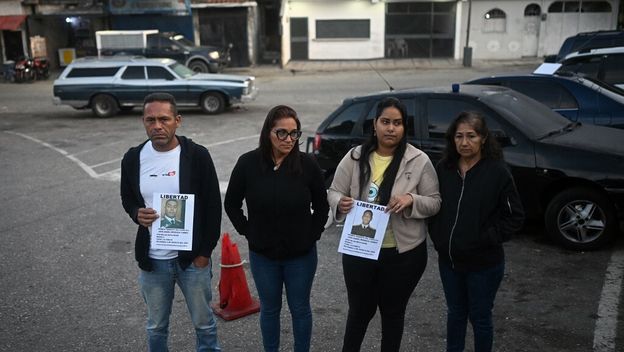 Obitelji zatočenih u iščekivanju