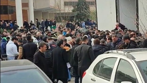 Prizori ispred mrtvačnice