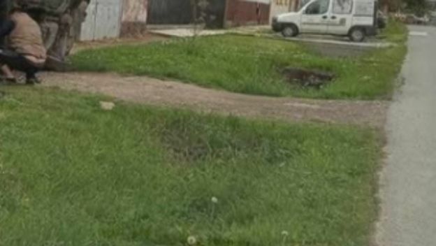 Popravljanje automobila okrenutog na bok