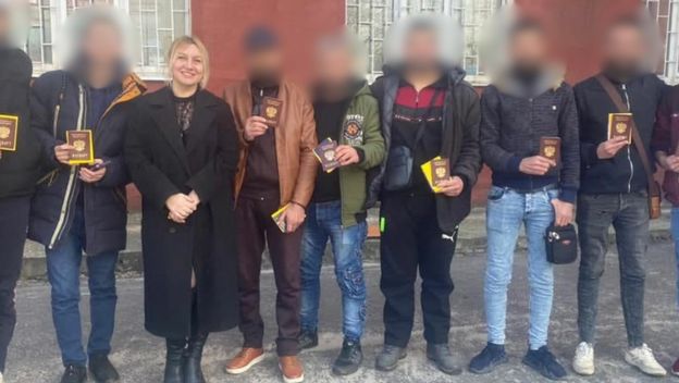 Polina Alexandrovna Azarnykh i muškarci koje je regrutirala