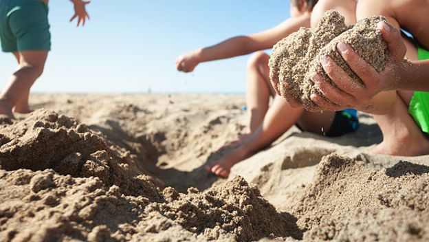 Igra u pijesku, ilustracija