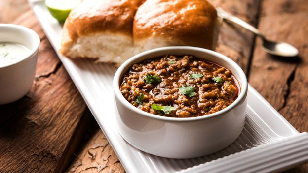 Indijsko jelo keema od mljevenog mesa i povrća