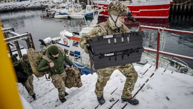 Danski vojnici iskrcavaju se u Nuuk