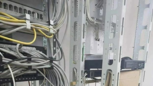 Soba sa serverom i meso koje se suši