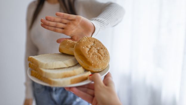 Djevojka odbija kruh i pecivo, ilustracija