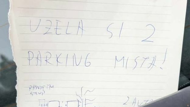 Poruka na automobilu