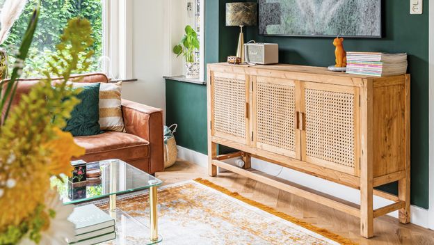 Zid duboko smaragdno zelene boje