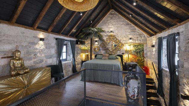 Na Bijelom Jajetu prodaje se kuća koja se nalazi 30 metara od plaže - 1