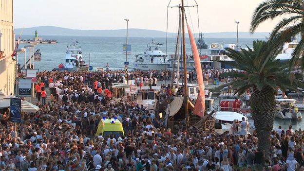 Mnoštvo se oprašta od Olivera Dragojevića (Foto: Dnevnik.hr)