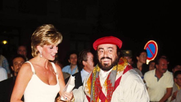 Princeza Diana s Lucianom Pavarottijem u Modeni na humanitarnom koncertu