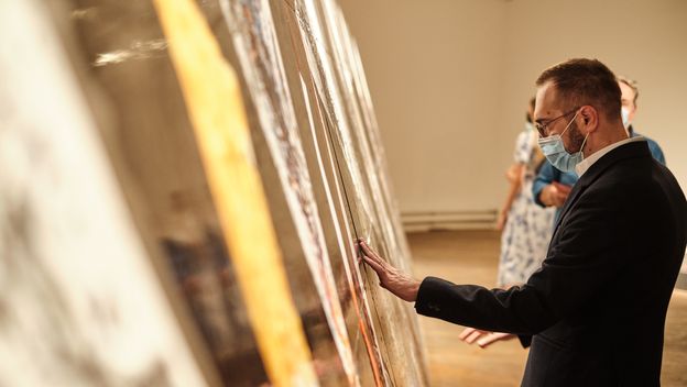 Tomislav Tomašević na izložbi Murtić 100