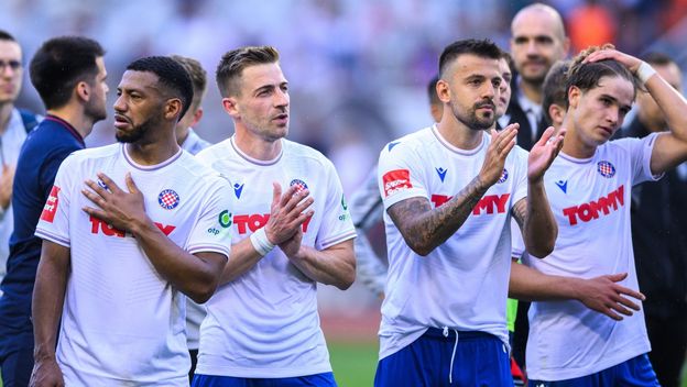 Dario Melnjak (u sredini)