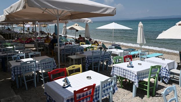 Grčka pokušava obuzdati kaos na plažama - 3