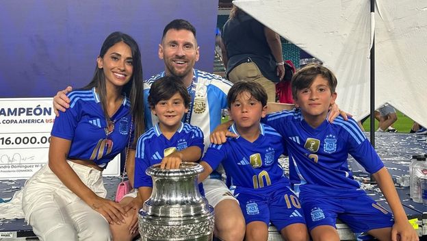 Messi s obitelji - 1