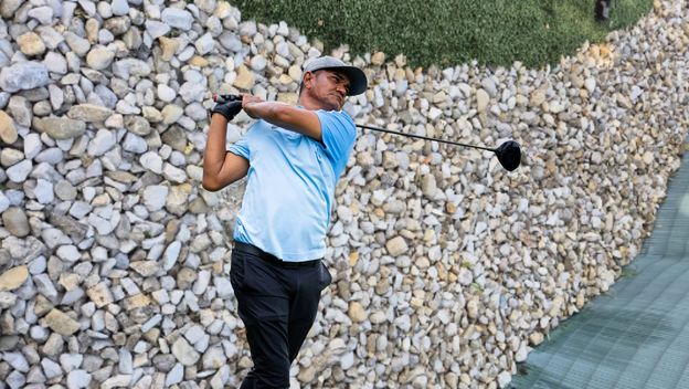 Golfer i slika nestale loptice