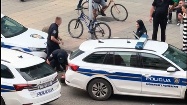 Uhićenje ispred trgovačkog centra