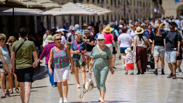 Turisti u Dubrovniku, ilustracija