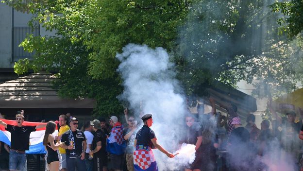 Paljenje baklji u fan zoni na Bundeku