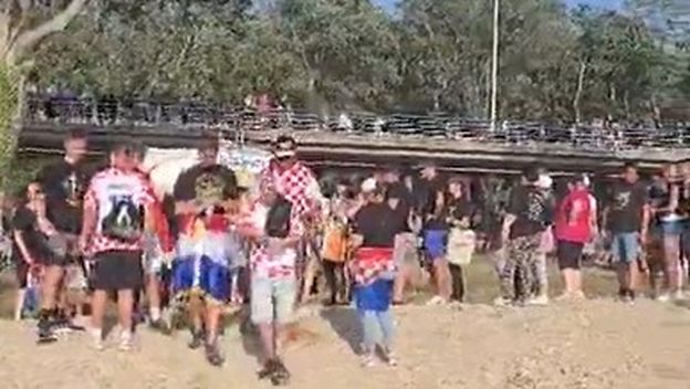 Redovi za vodu ispred cisterni