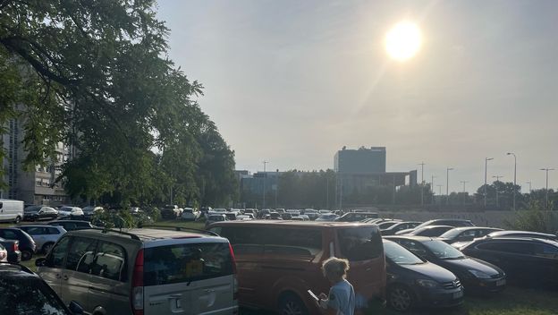 Parkirana vozila na zelenim površinama Novog Zagreba