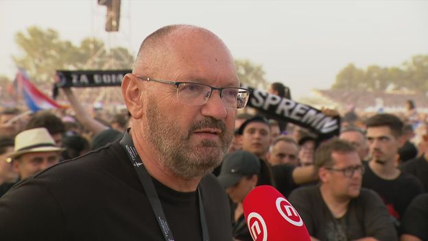 Sugovornik, voditelj showa s dronovima