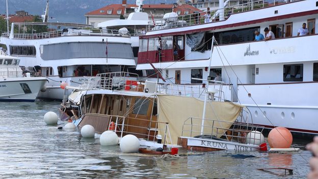 Trajekt u Splitu udario u dva velika broda, jedan potonuo - 1