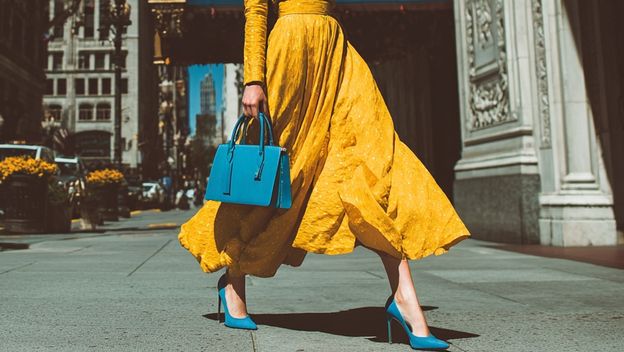 Svečana kombinacija s plavom i žutom bojom