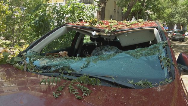 Automobil oštećen zbog nevremena