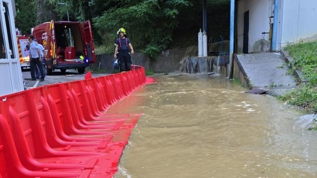 Poplava u dvorištu bolnice u Rockfellerovoj ulici