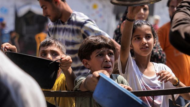 Palestinska djeca čekaju na hranu - 5