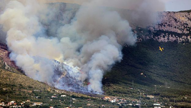 Požar u Kaštel Sućurcu