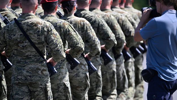 Uvježbavanje pješačkih postroja Hrvatske vojske za vojni mimohod - 40