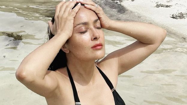 Salma Hayek na svojem Instagramu rado dijeli fotografije s plaže