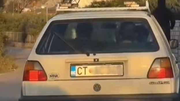 Golf u Crnoj Gori s Eiffelovom tornjem