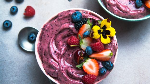 Smrznuti jogurt sa šumskim voćem