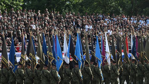 Svečani vojni mimohod u Zagrebu