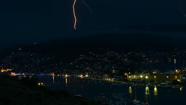 Munje iznad Čiova