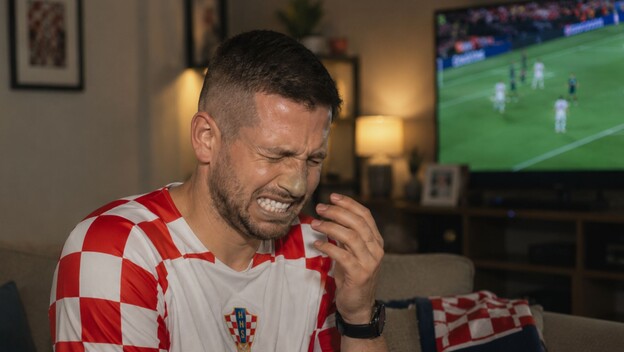Navijač s bolnim izrazom lica