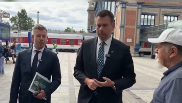 Muškarac pljunuo premijera