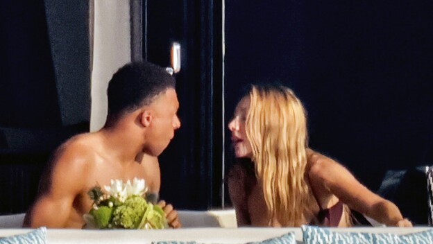 Kylian Mbappe i Ester Exposito - 3