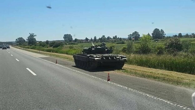 Tenk na autocesti A3