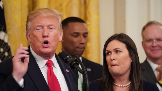 Donald Trump i Sarah Sanders (Foto: AFP)