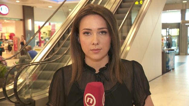 Sanja Vištica razgovara s direktoricom sektora za trgovinu Tomislavom Ravlić o sezonskim popustima (Foto: Dnevnik.hr)