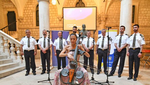 Ana Rucner i klapa Sv. Mihovil - 2