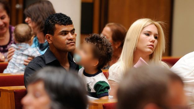 Etto sa suprugom i djetetom