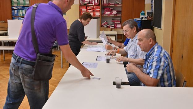 Glasači izlaze na biračka mjesta u Zagrebu - 1