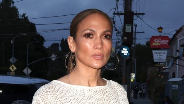 Jennifer Lopez u 'goloj' haljini i platformama otišla na večeru - 8